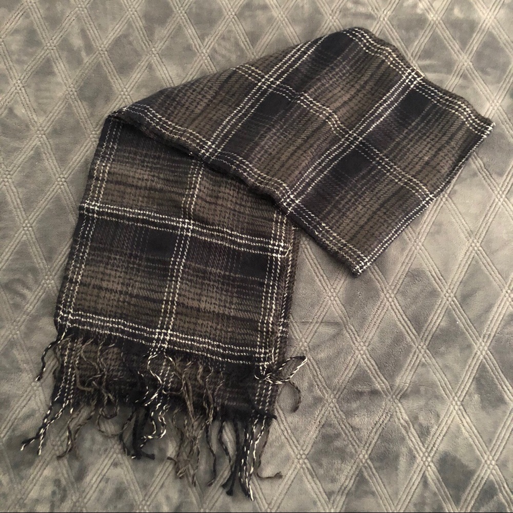 Acrylic Scarf (NWOT)